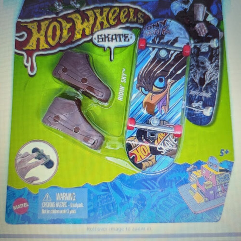 Hot Wheels Skate,  2 Boards & 2 Shoes!  New In Box!